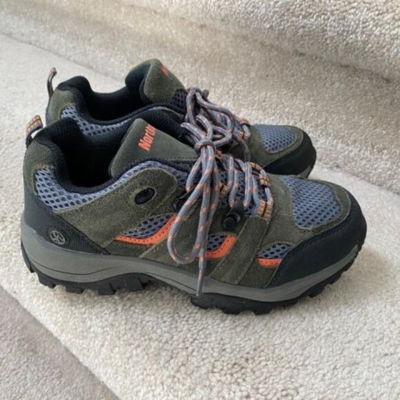 Kids Northside Monroe Low Jr. Hiking Shoe Size 2 FREE Jacket ! Christmas ! - Picture 2 of 6